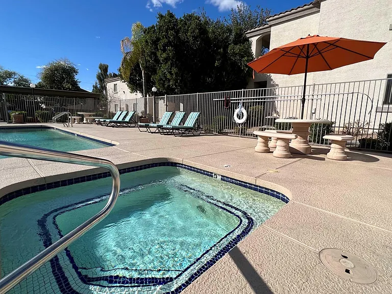 Deer Valley Regency Apartments — Photo 4