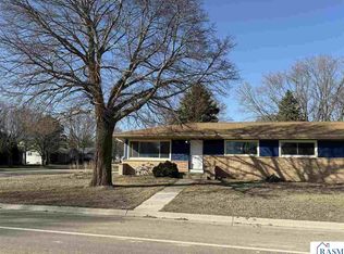 400 North St, Waldorf, MN 56091