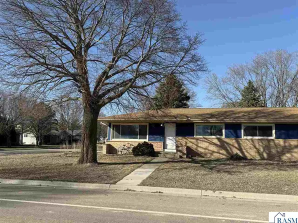 400 North St, Waldorf, MN 56091