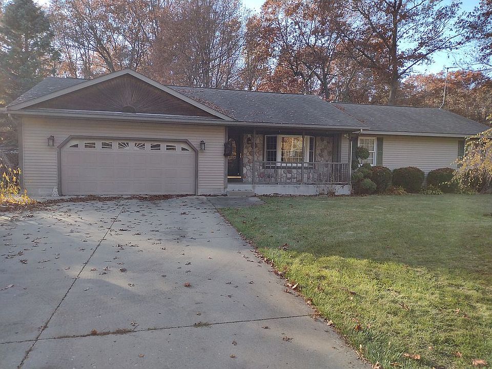 1st image of 131 Willow Wood Dr