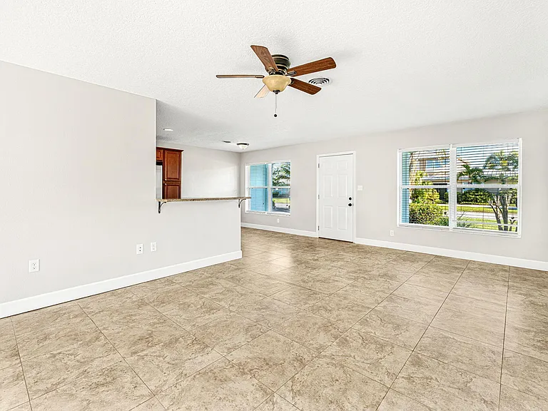 406 N Neptune Dr — Photo 15