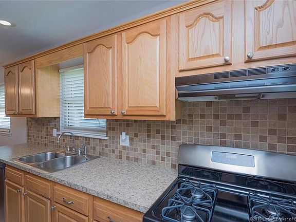 4th image of 1904 N Larkspur Dr