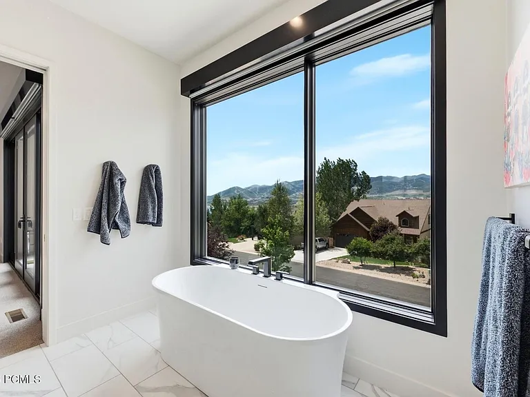 1285 E Lasso Trl — Photo 68