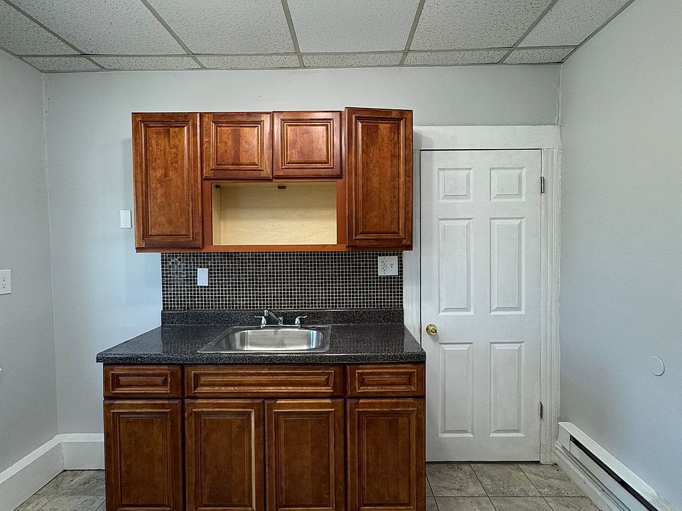 1st image of 144 N 12th St Floor 3