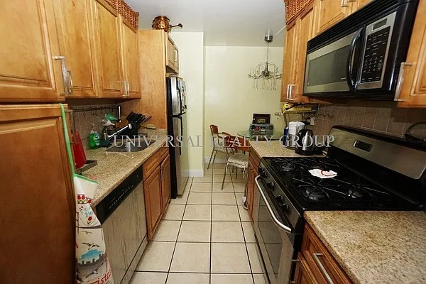 Sold by Universal Realty Group | media 23