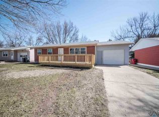 3909 E 7th St, Sioux Falls, SD 57103