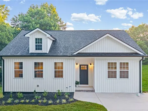 138 Pinnix St, Jonesville, NC 28642