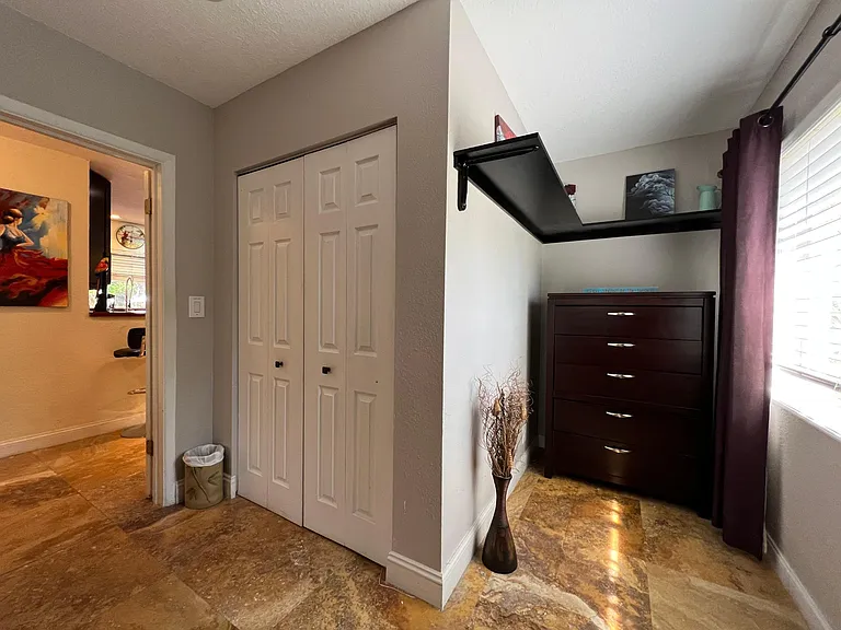 1008 NE 16th Pl — Photo 18