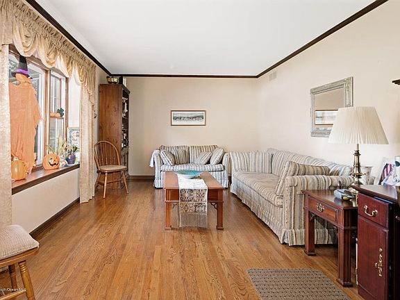 5th image of 937 Millstone Ct