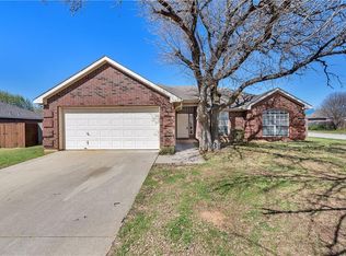5221 Paulie Dr, Denton, TX 76208