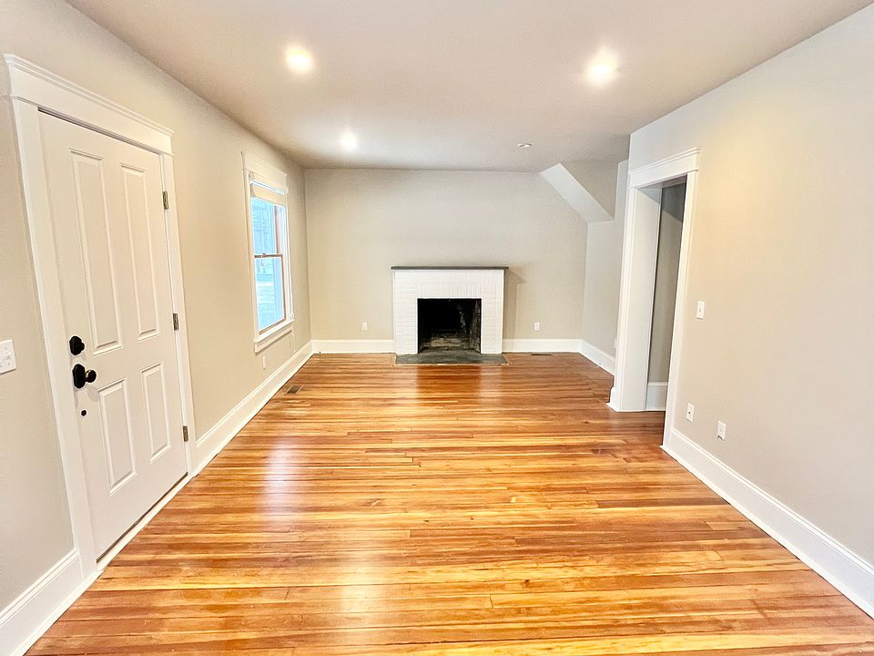 1st image of 125 Smith Ave #1