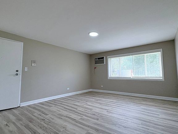 5th image of 2460 Leslie Ln #4A