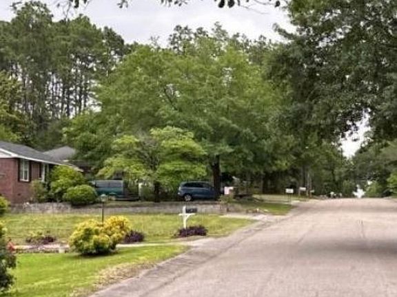 Exterior Neighborhood (street photo)
