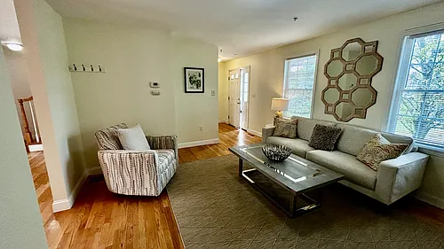 30 Russell St #5 Photo 1