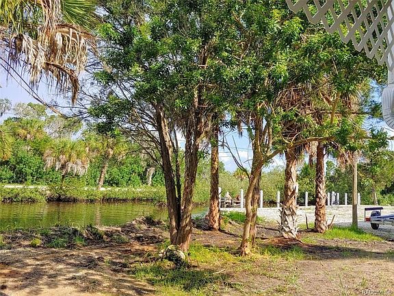 3rd image of 2235 S Coon Pt