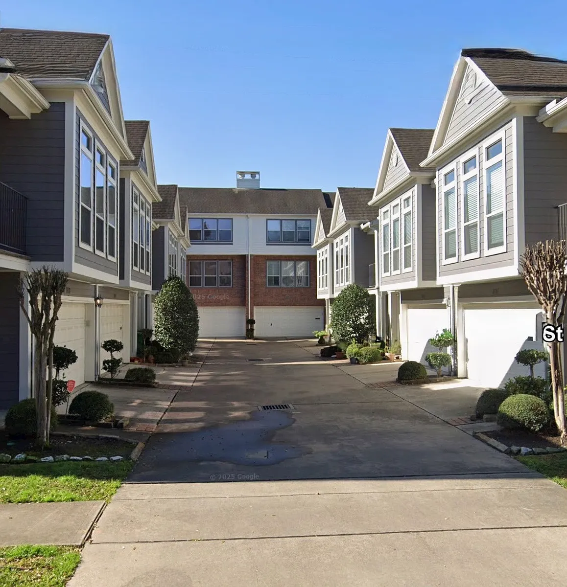 Building Photo - 2416 Charleston St #D
