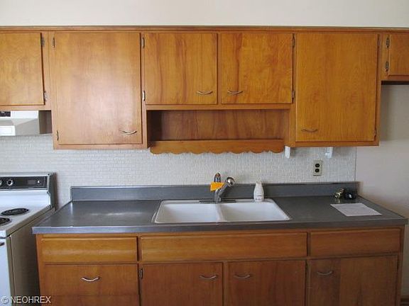 5th image of 4319 W 182nd St