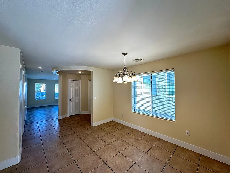 5640 Woods Crossing St — Photo 6