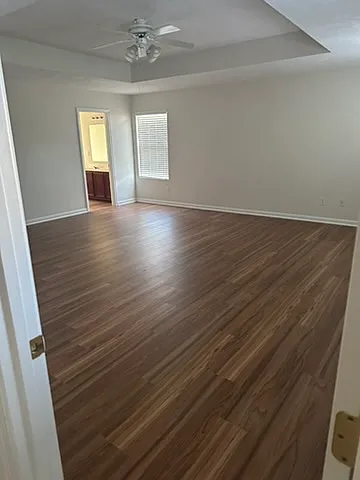 Huge master bedroom (20ft x 19ft)