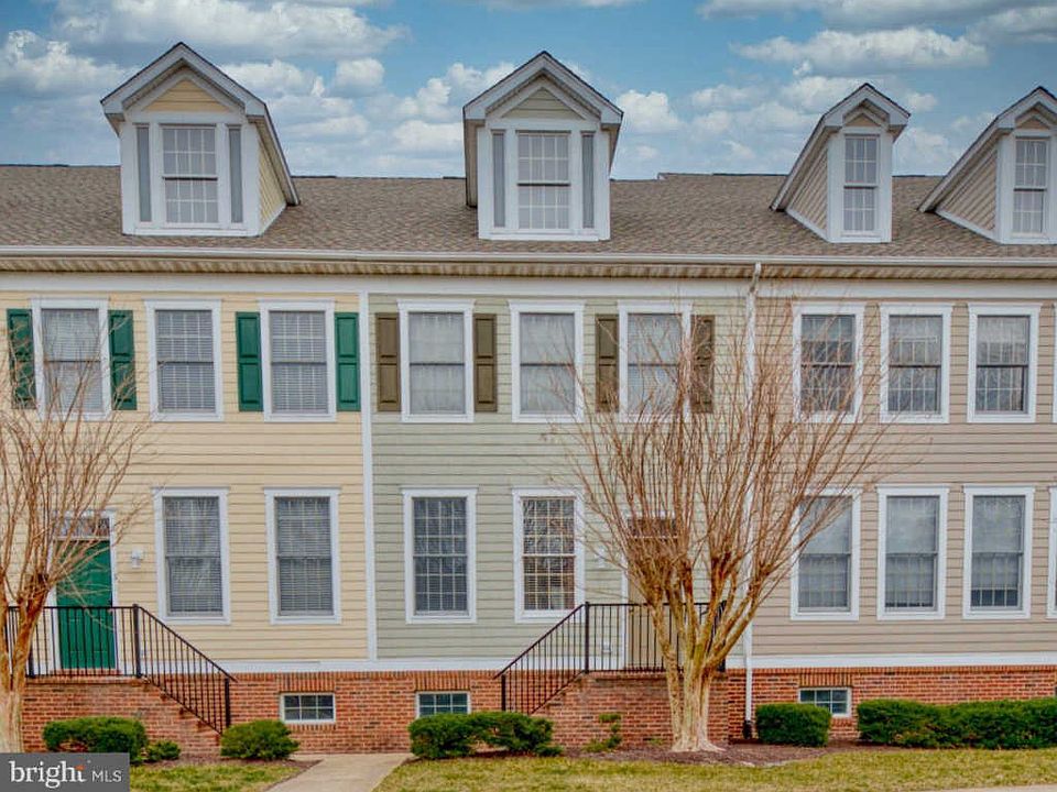 1st image of 5 Village Green Dr
