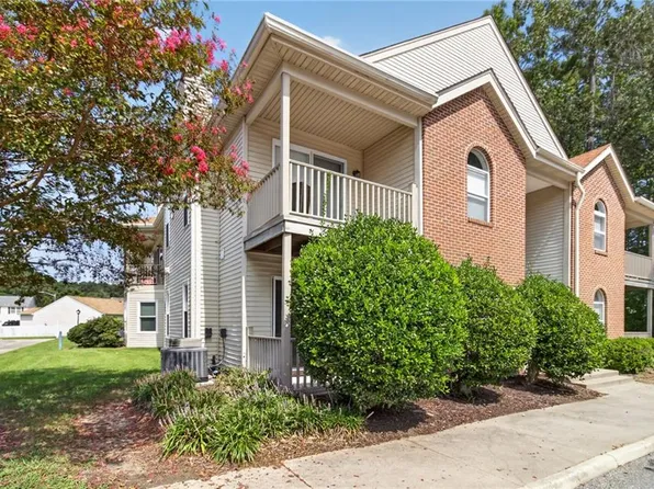 504 Mary Robert Ln, Newport News, VA 23608