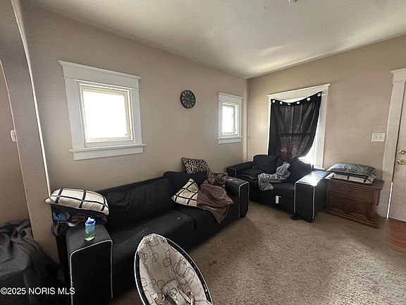 3rd image of 2022 Berdan Ave