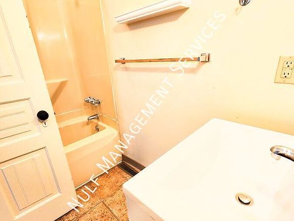 4th image of 613 Ivy St Floor 1