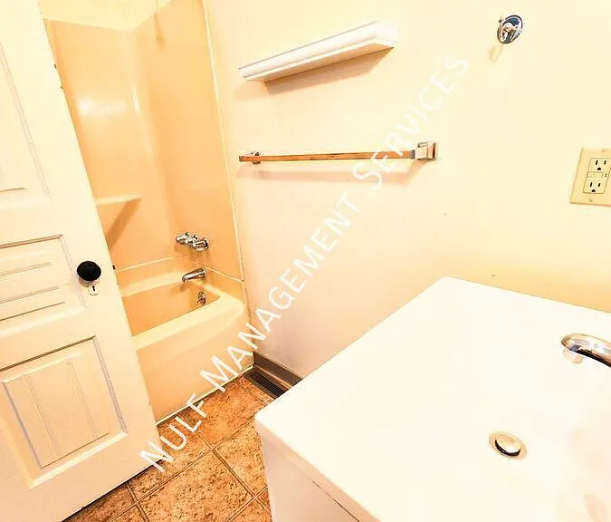 613 Ivy St #1 — Photo 4