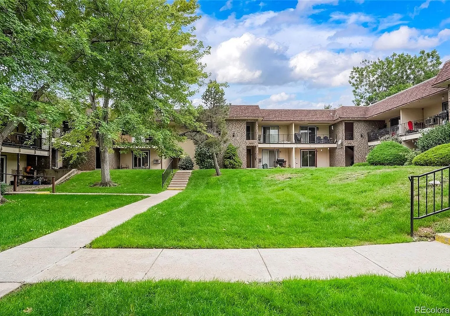 Cute updated 3 bedroom Condo! Community Pool! Off Street Parking! Move in Ready! — Photo 1