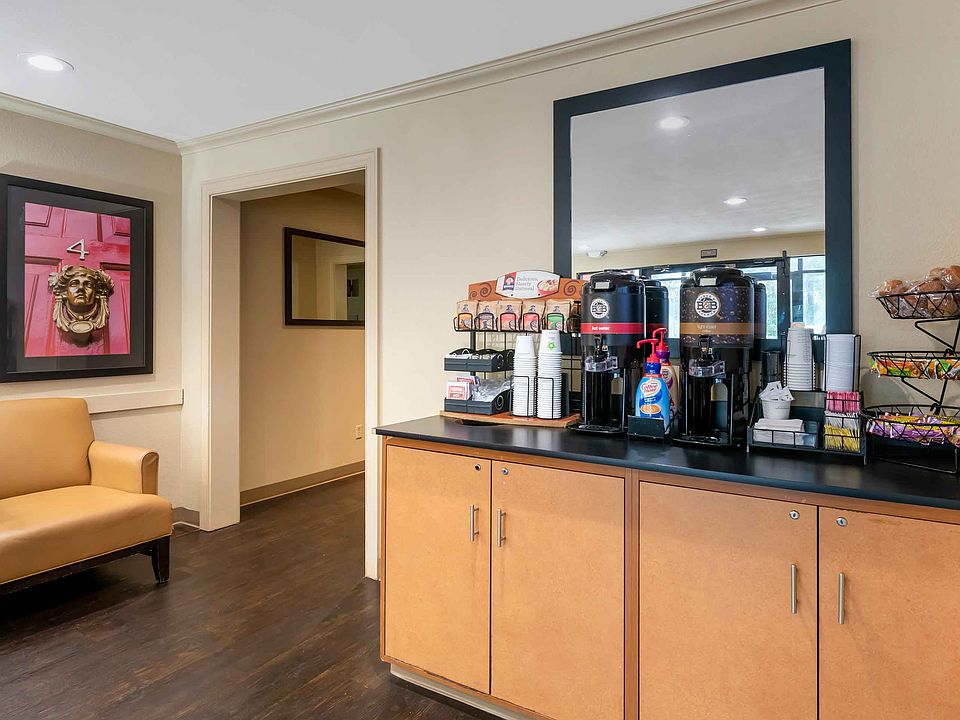 Lobby and Guest Check-in