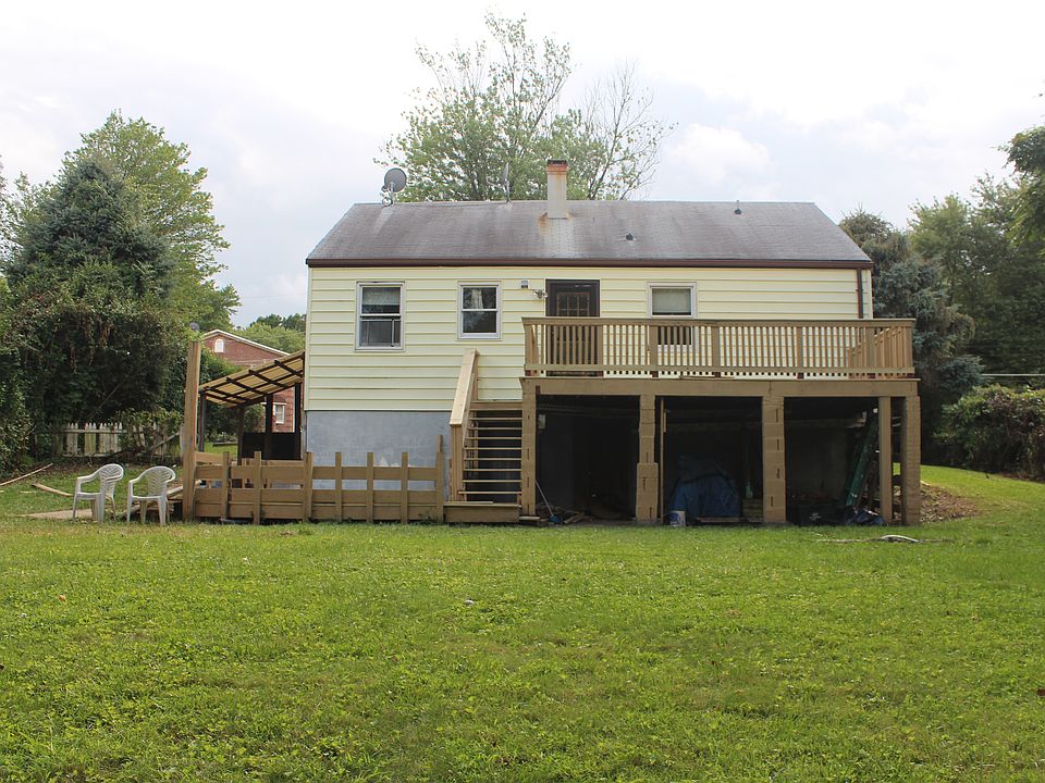 1st image of 1811 Gilson St