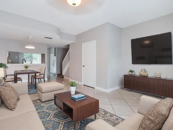 16721 Hemingway Dr, Fort Lauderdale, FL 33326