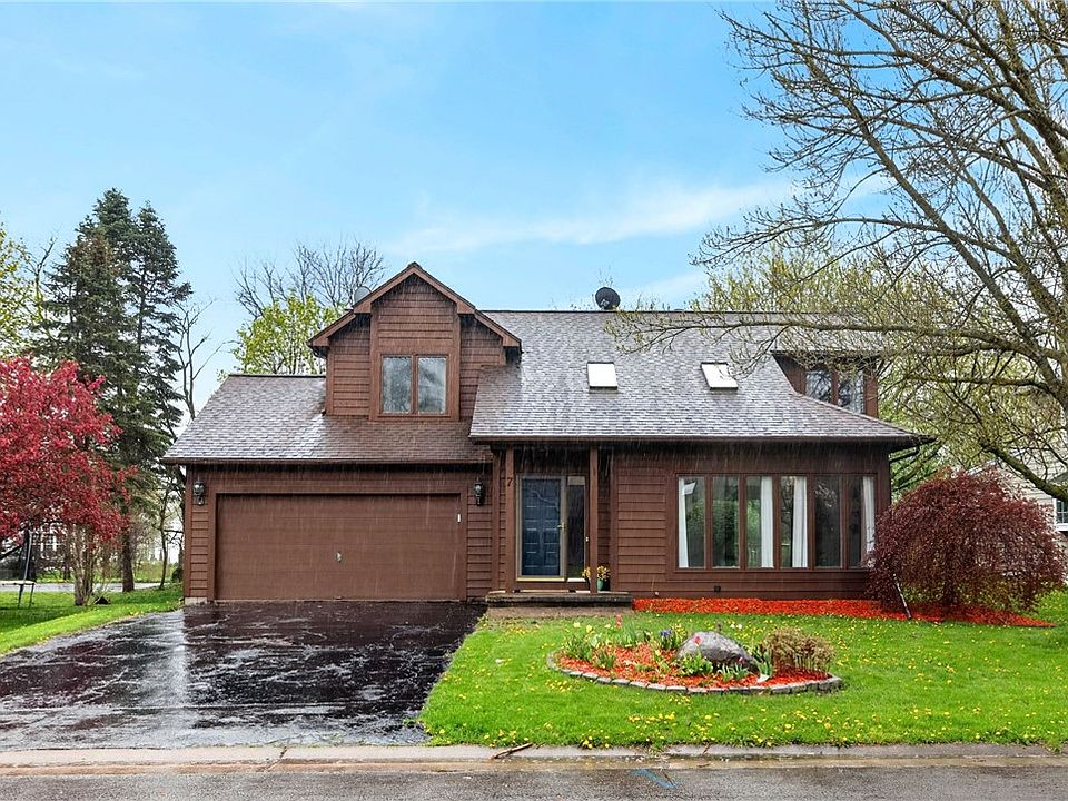 1st image of 7 Fieldstone Ln