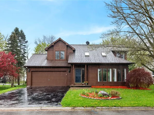 7 Fieldstone Ln, West Henrietta, NY 14586