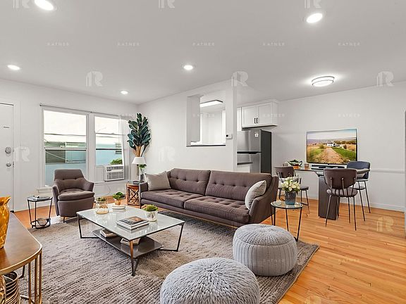 2nd image of 624 N Hayworth Ave Unit 4