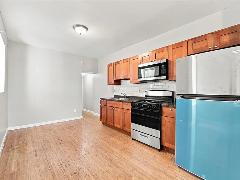 1551 N Allison St — Photo 8
