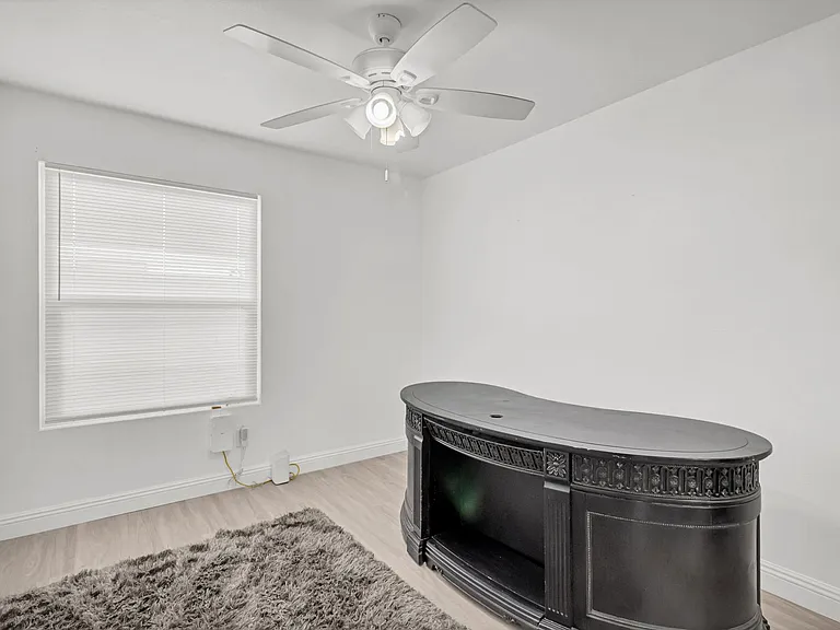 3945 E Salinas St — Photo 5