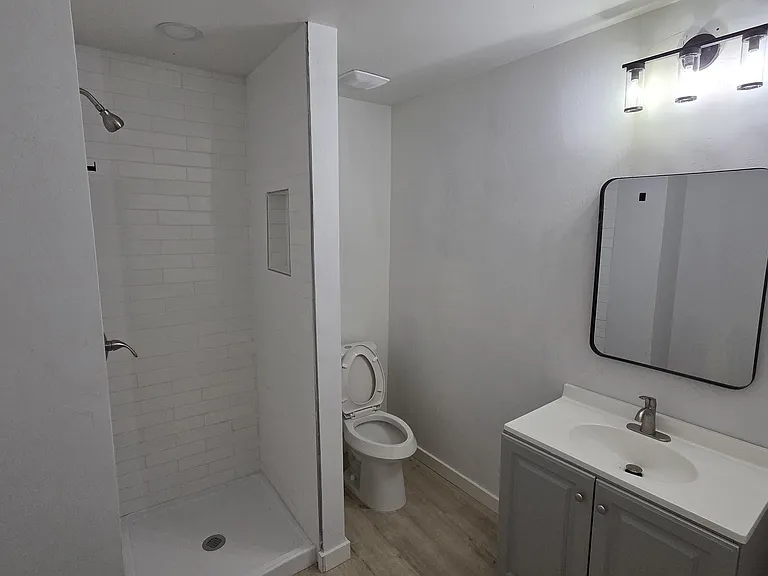 704 W Avenue B — Photo 24