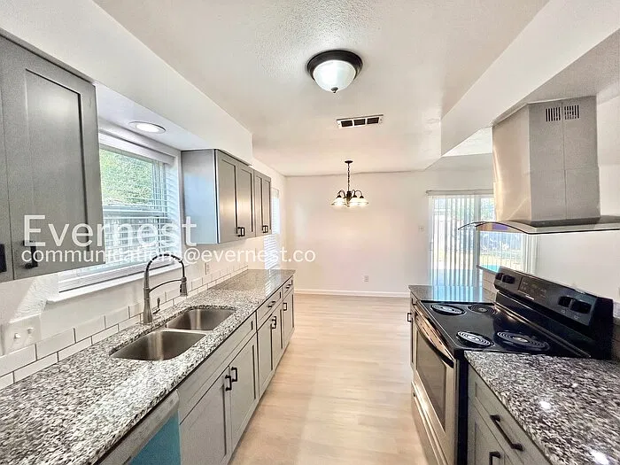 1800 Heidelberg Dr — Photo 5