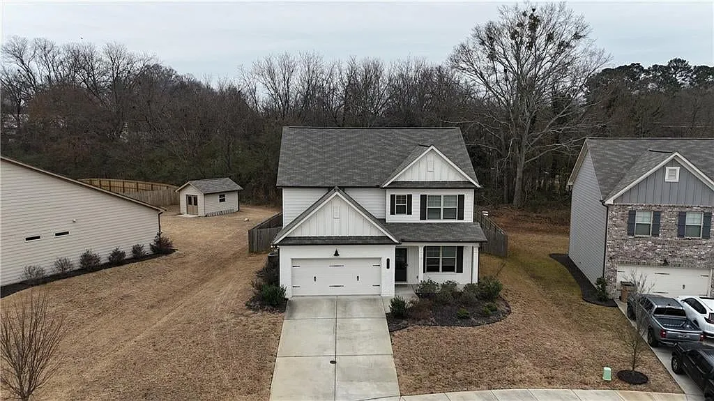 4 bed, 2.5 bath, 2042 sqft, $2,600 — Photo 1