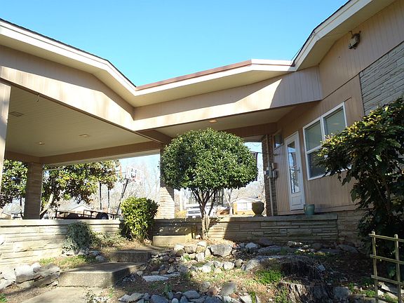 4th image of 212 S Linda Dr