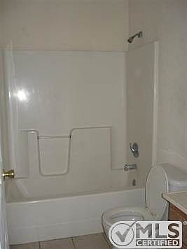 4th image of 704 Conyers St