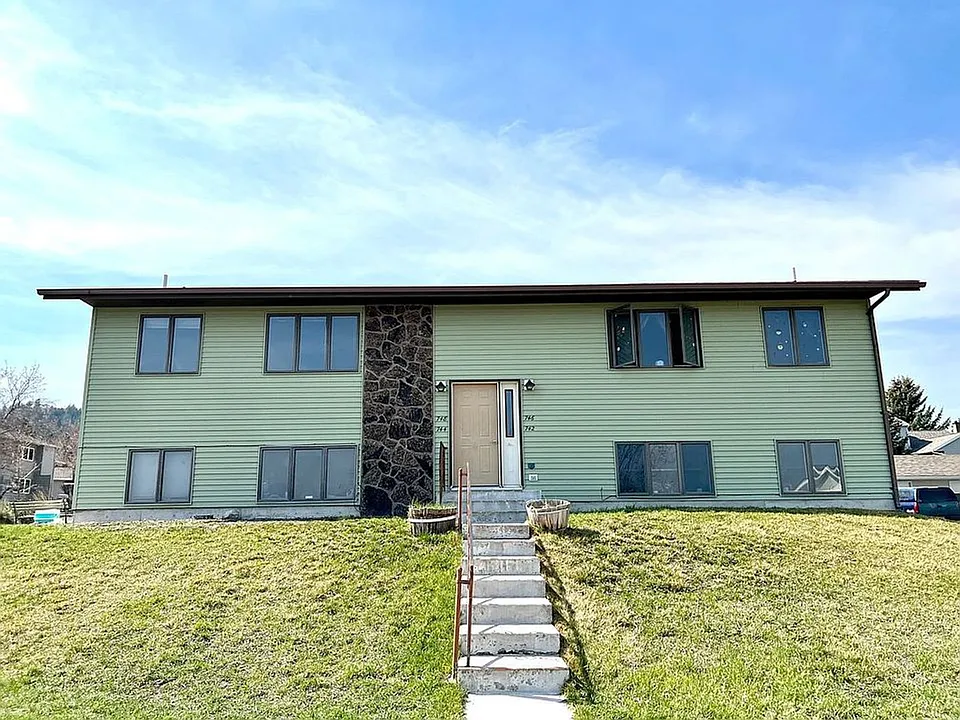 744 Darby St.