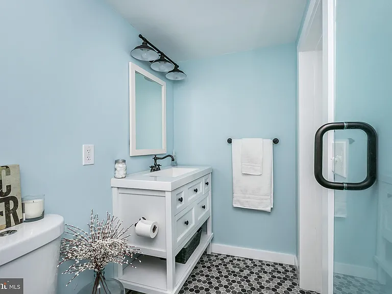 719 S Montford Ave — Photo 43