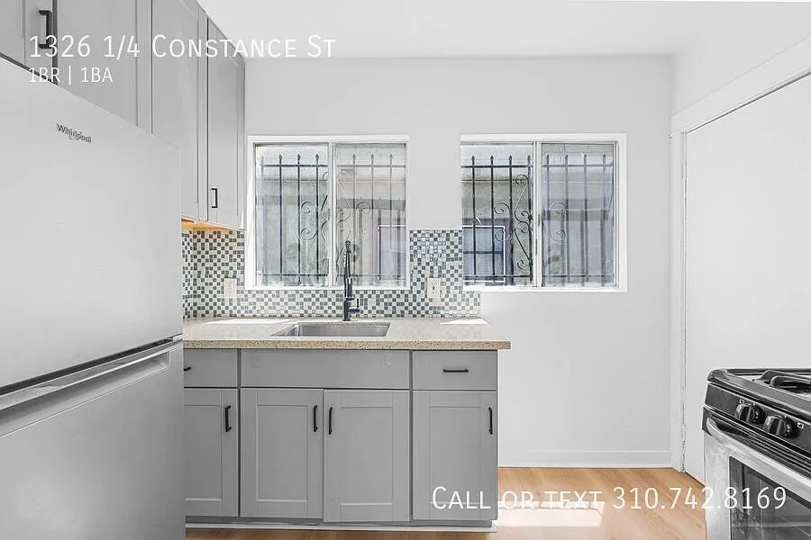 Newly Remodeled 1BR Apartment in Prime Pico-Union Location — Photo 2