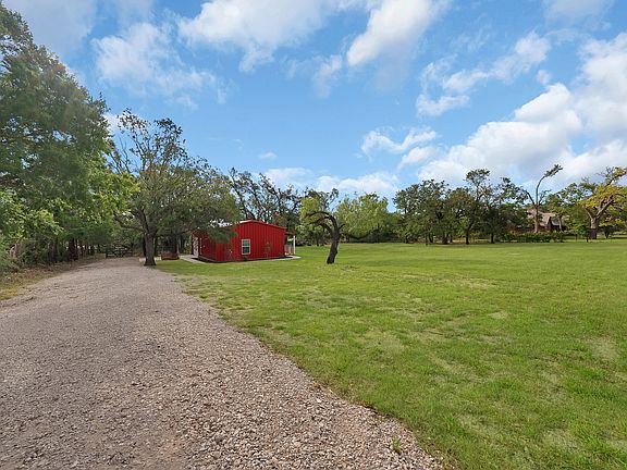 4th image of 301 Sandlin Ln