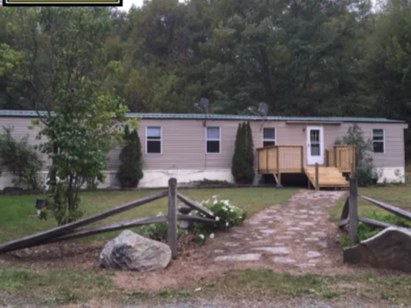 519 Henrys Crossing Rd, Cresco, PA 18326