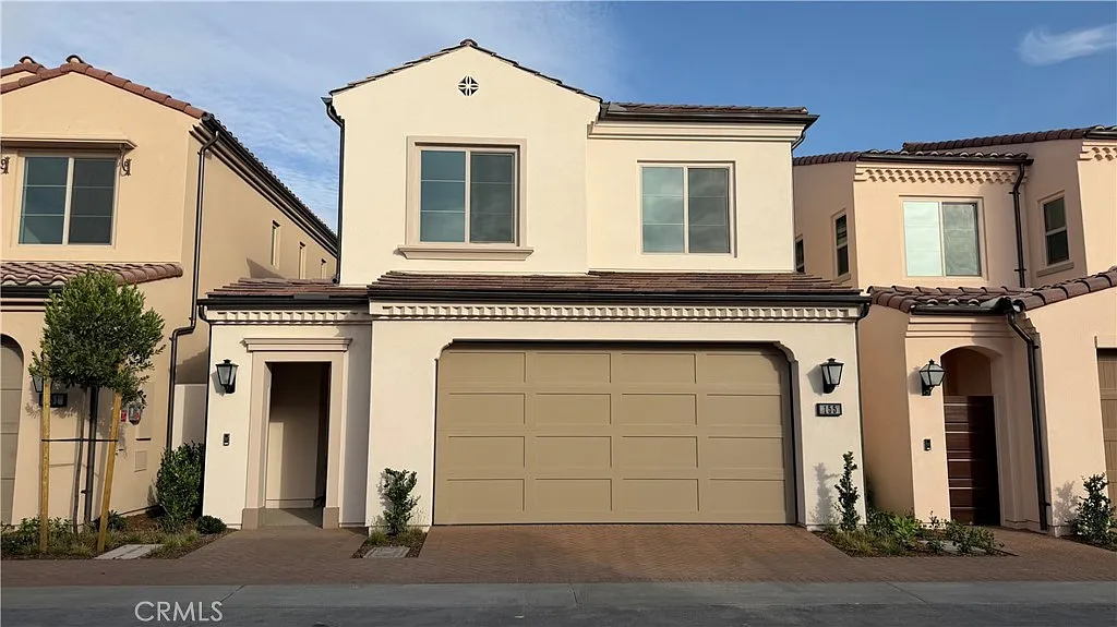 3 bed, 2.5 bath, 1493 sqft, $5,000 — Photo 1