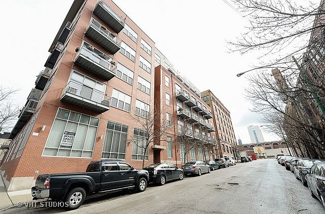 1st image of 824 W Superior St Unit 611