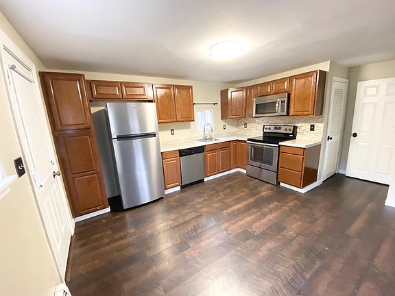 4th image of 172 Sanborn St